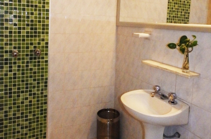 https://hotelsierras.com/wp-content/uploads/2021/09/habitacion-hotelsierras-3-baño.jpg